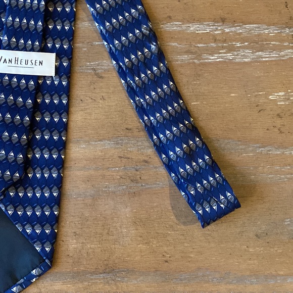 Van Heusen Navy Blue Tie - Picture 7 of 7